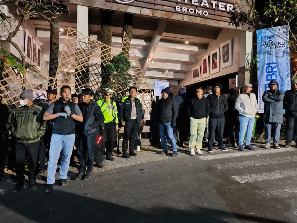 Satlantas Polres Probolinggo Laksanakan Pengamanan Jazz Gunung, Arus Lalu Lintas Berjalan Aman dan Lancar