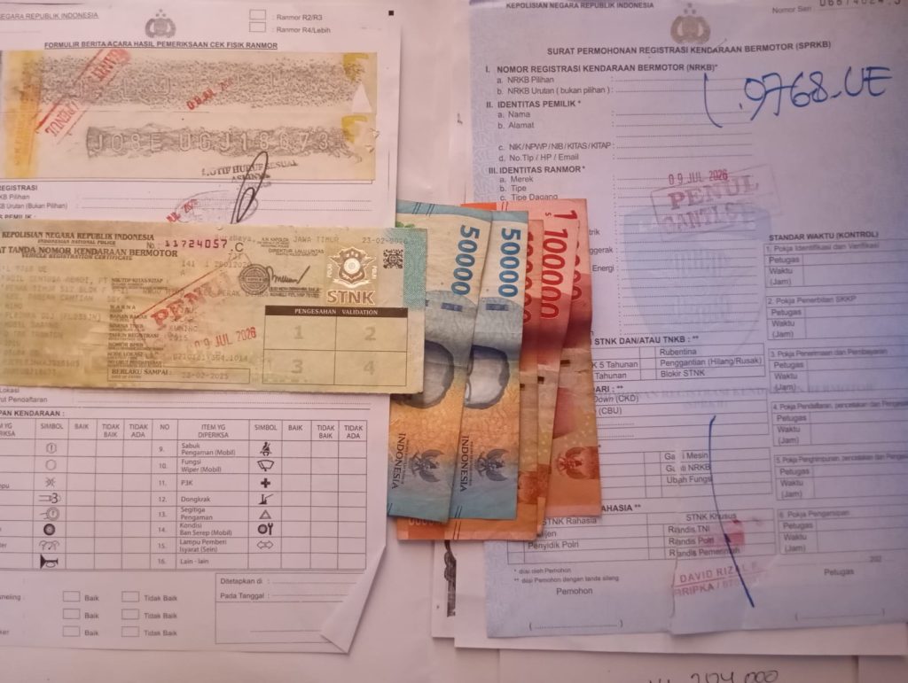 Diduga Pungli Makin Merajarela di Samsat Surabaya Utara, Dirlantas Polda Jatim Dipertanyakan : Pembiaran atau Kegagalan Pengawasan?
