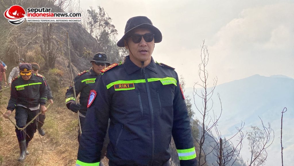 Polres Lumajang Buat Fire Break Darurat Antisipasi Karhutla TNBTS Meluas
