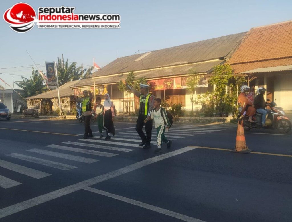 Rutinitas Giat Poros Pagi Satlantas Probolinggo Maksimalkan Pengamanan Di Sejumlah Titik Ramai